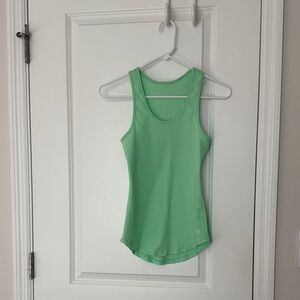 Womens under Armour heat gear tank top. Size Small. Like new.